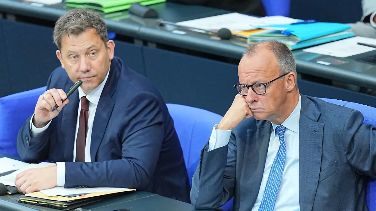 Ilustrasi afd unggul untuk artikel AfD unggul, SPD naik tipis; Merz tetap lesu