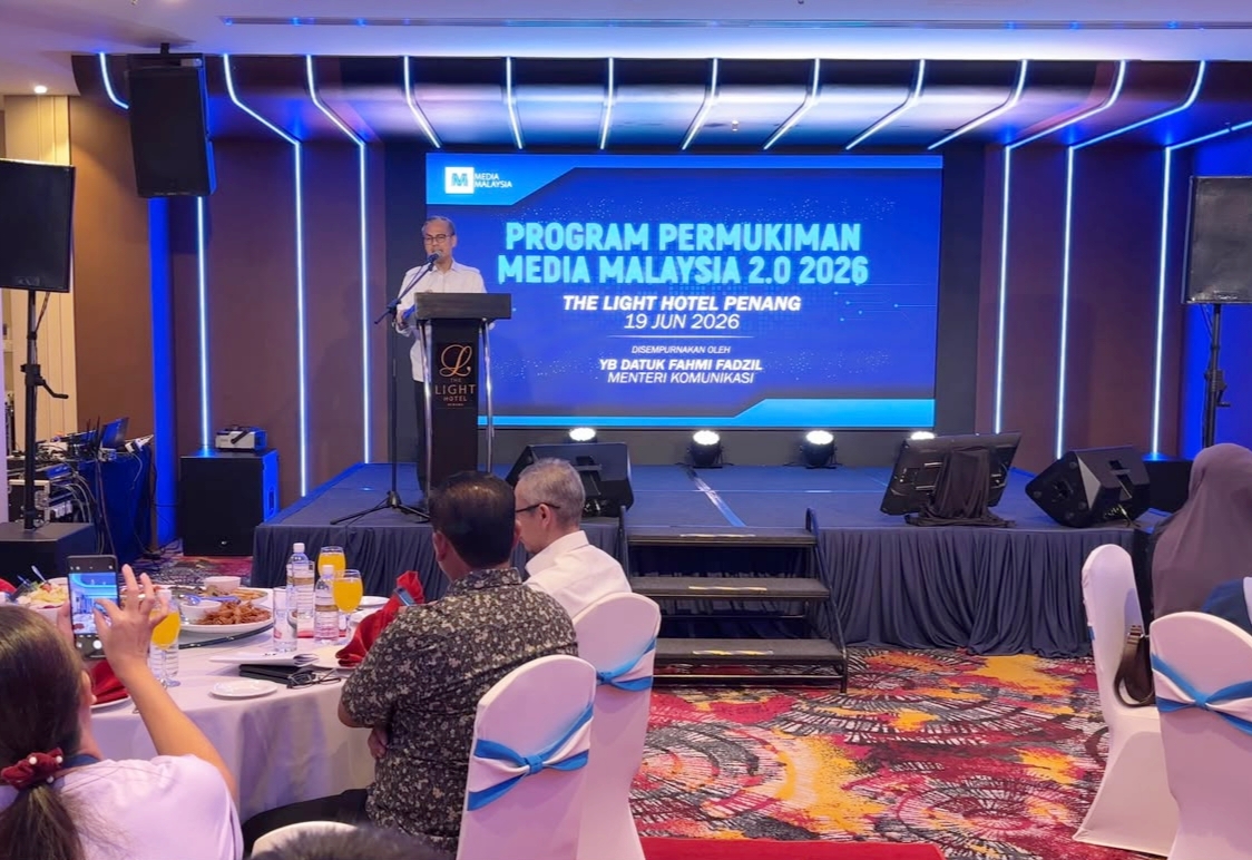 AI wartawan tak boleh ganti peranan Ilustrasi ai wartawan untuk artikel AI wartawan tak boleh ganti peranan, kata Fahmi Fadzil