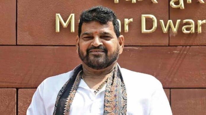 Ancaman pembunuhan pada Brijbhushan Sharan Singh Ilustrasi ancaman pembunuhan untuk artikel Ancaman pembunuhan pada Brijbhushan Sharan Singh dan putranya