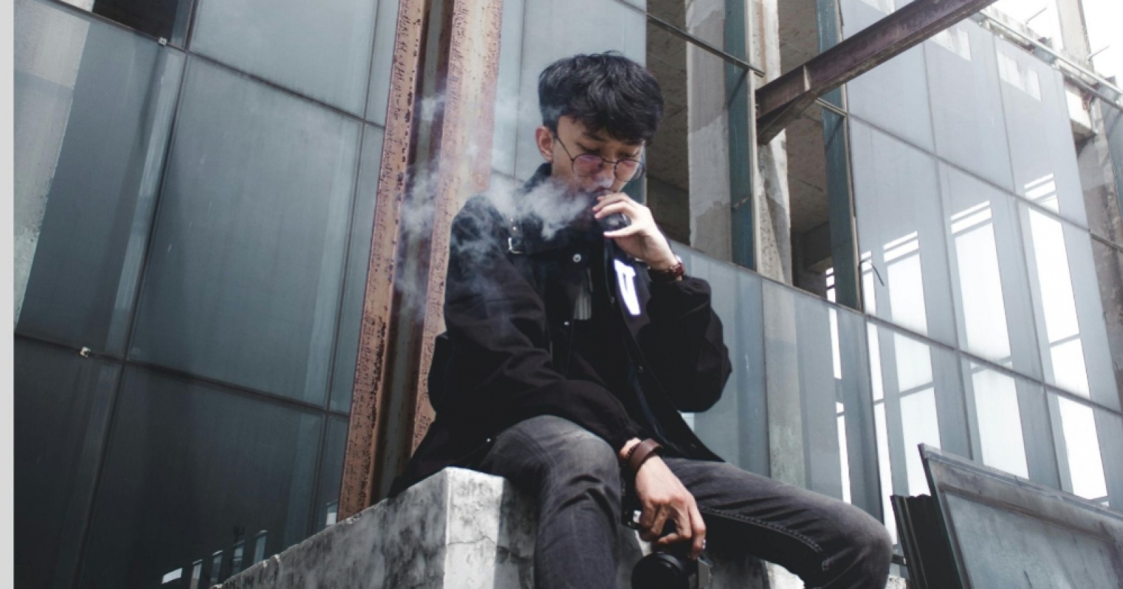 Ilustrasi beralih ke vape untuk artikel Perokok Beralih ke Vape karena Bebas Bau Asap