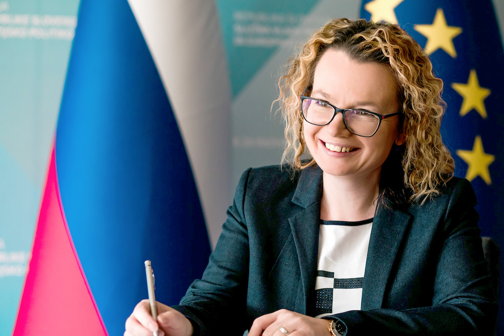 Monika kirbi rojs: Dr. Monika Kirbiš Rojs jadi Menteri… Ilustrasi monika kirbi rojs untuk artikel Monika kirbi rojs: Dr. Monika Kirbiš Rojs Ditetapkan Menjadi…