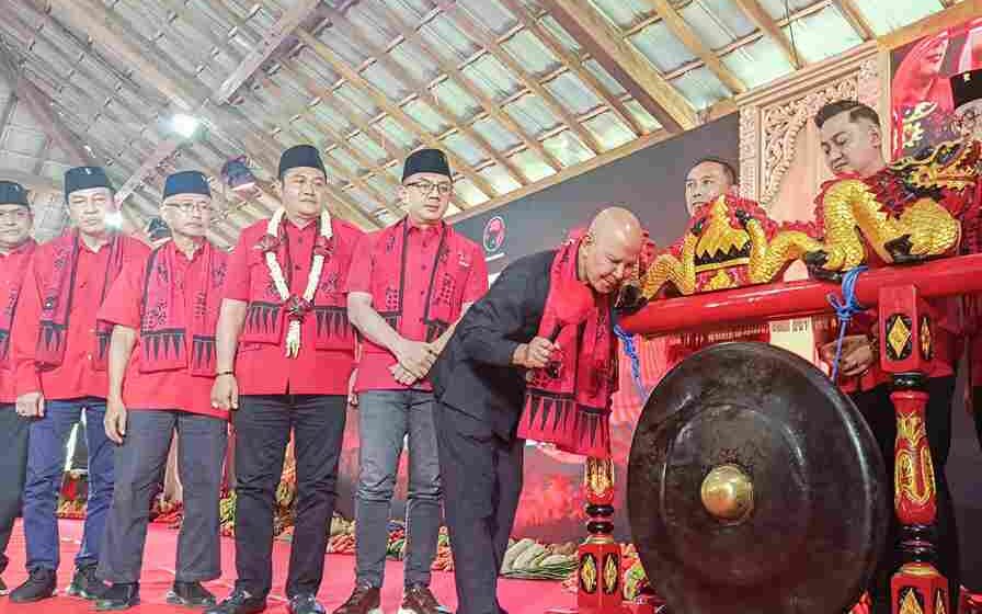 Ilustrasi indah amperawati untuk artikel PDIP Jatim Dukung Indah Amperawati dan Yudha Adji di Lumajang