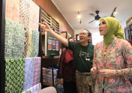 Ilustrasi batik betawi untuk artikel PKK Jaksel Harap Perajin Batik Betawi Perkuat Identitas