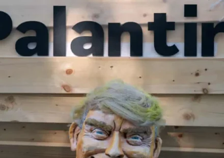 Ilustrasi kemandirian ai prancis untuk artikel Prancis Lepas Palantir, Percepat Kemandirian AI Prancis