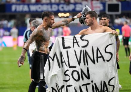 Ilustrasi spanduk malvinas untuk artikel FIFA Didesak Selidiki Spanduk Malvinas Timnas Argentina
