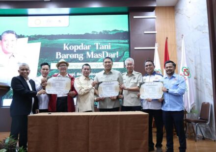 Ilustrasi kolaborasi tani untuk artikel Wamentan Sudaryono Dorong Kolaborasi Tani untuk Kedaulatan Pangan