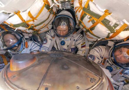 Ilustrasi kru as-rusia untuk artikel Kru AS-Rusia Kembali ke Bumi Setelah Delapan Bulan di ISS
