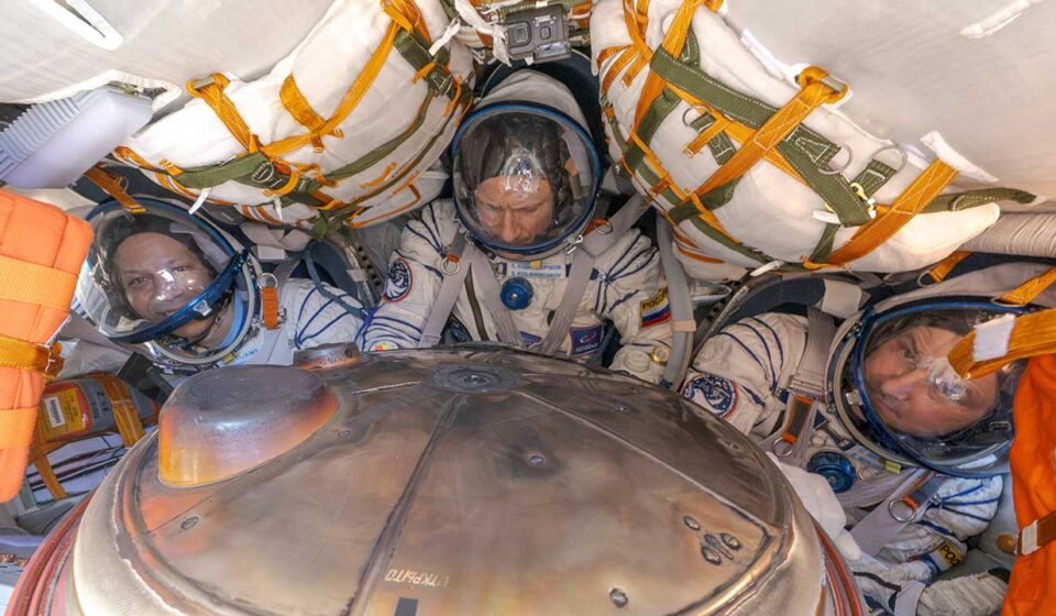 Ilustrasi kru as-rusia untuk artikel Kru AS-Rusia Kembali ke Bumi Setelah Delapan Bulan di ISS
