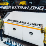 Ilustrasi canter extra long bus untuk artikel Mitsubishi Fuso Kenalkan Canter Extra Long Bus di GIIAS 2026