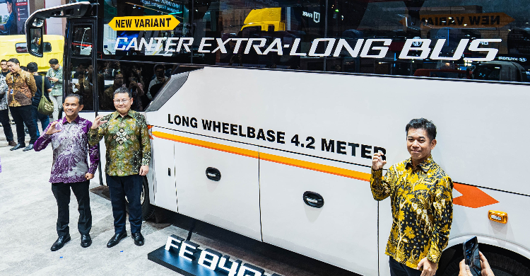 Canter extra long bus: Mitsubishi Fuso Canter Extra Long… Ilustrasi canter extra long bus untuk artikel Mitsubishi Fuso Kenalkan Canter Extra Long Bus di GIIAS 2026