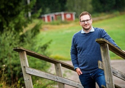 Ilustrasi håkan svenneling untuk artikel Håkan Svenneling kemungkinan langgar aturan partai