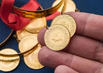 Ilustrasi harga emas untuk artikel Harga Emas Turun Setelah Rekor, Investor Fokus Level