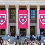 Ilustrasi kolaborasi harvard untuk artikel Kolaborasi Harvard dengan Universitas Pertahanan Tiongkok