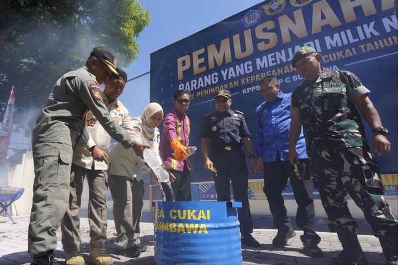 Dukung Legalisasi Tembakau Sumbawa Ilustrasi legalisasi tembakau sumbawa untuk artikel Bea Cukai Dukung Legalisasi Tembakau Sumbawa