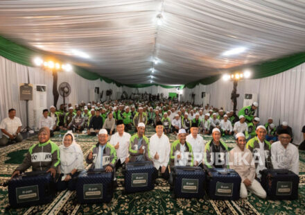 Ilustrasi mitra pengemudi gojek untuk artikel Menhub Dudy Lepas 70 Mitra Pengemudi Gojek Berangkat Umrah