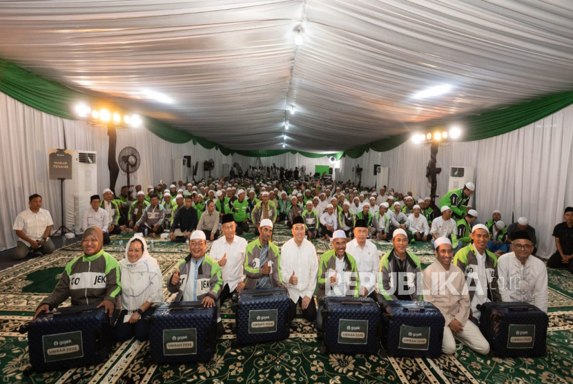 Ilustrasi mitra pengemudi gojek untuk artikel Menhub Dudy Lepas 70 Mitra Pengemudi Gojek Berangkat Umrah
