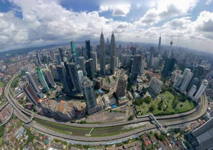 Ilustrasi pelabur asing malaysia untuk artikel Pelabur asing Malaysia kembali, aliran bersih RM300.9 juta