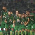 Ilustrasi pelatih persebaya untuk artikel Pelatih Persebaya Larang Pemain Jemawa Usai Juara Piala Presiden