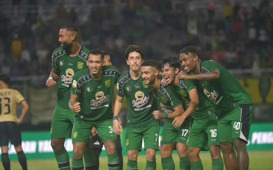 Ilustrasi pelatih persebaya untuk artikel Pelatih Persebaya Larang Pemain Jemawa Usai Juara Piala Presiden