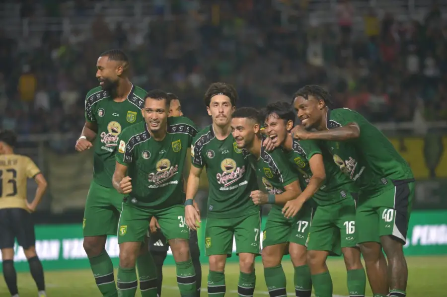 Ilustrasi pelatih persebaya untuk artikel Pelatih Persebaya Larang Pemain Jemawa Usai Juara Piala Presiden
