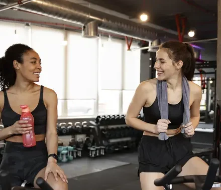 Ilustrasi gym ruang healing untuk artikel Gym Ruang Healing Gen Z: Bukan Sekadar Olahraga