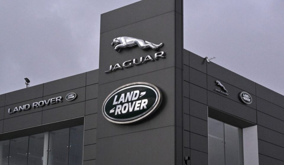 Ilustrasi pangkas 4000 pekerjaan untuk artikel Jaguar Land Rover Pangkas 4000 Pekerjaan dalam Dua Tahun