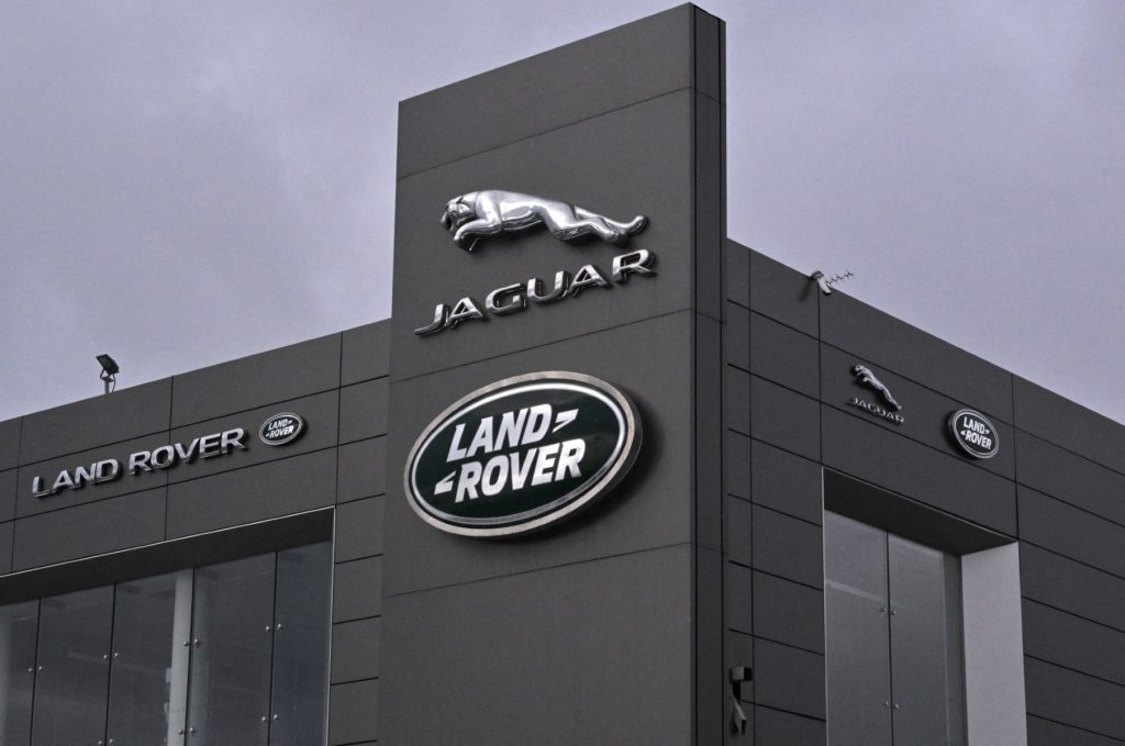 Ilustrasi pangkas 4000 pekerjaan untuk artikel Jaguar Land Rover Pangkas 4000 Pekerjaan dalam Dua Tahun