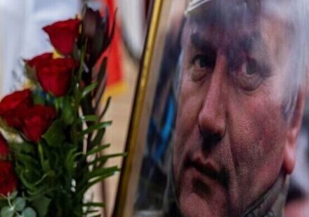 Ilustrasi pemakaman ratko mladic untuk artikel Pemakaman Ratko Mladic di Serbia Tanpa Kehormatan Negara