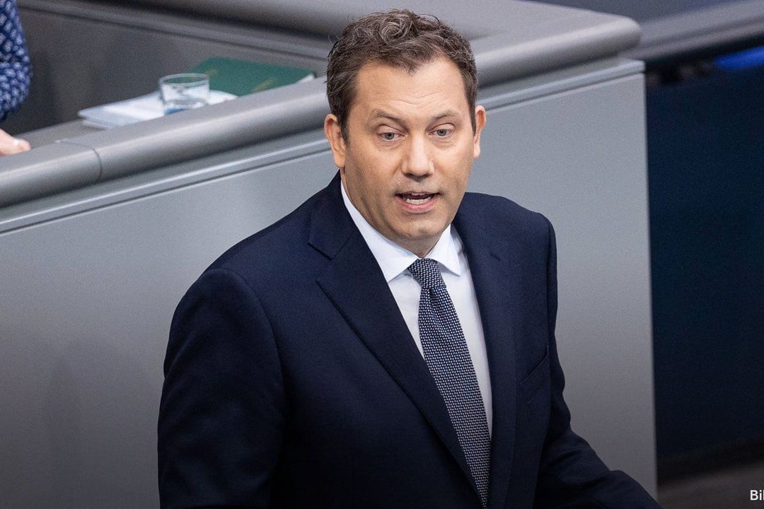 Ilustrasi peringatan klingbeil untuk artikel Peringatan Klingbeil di Bundestag soal Eksklusi dan Rasisme